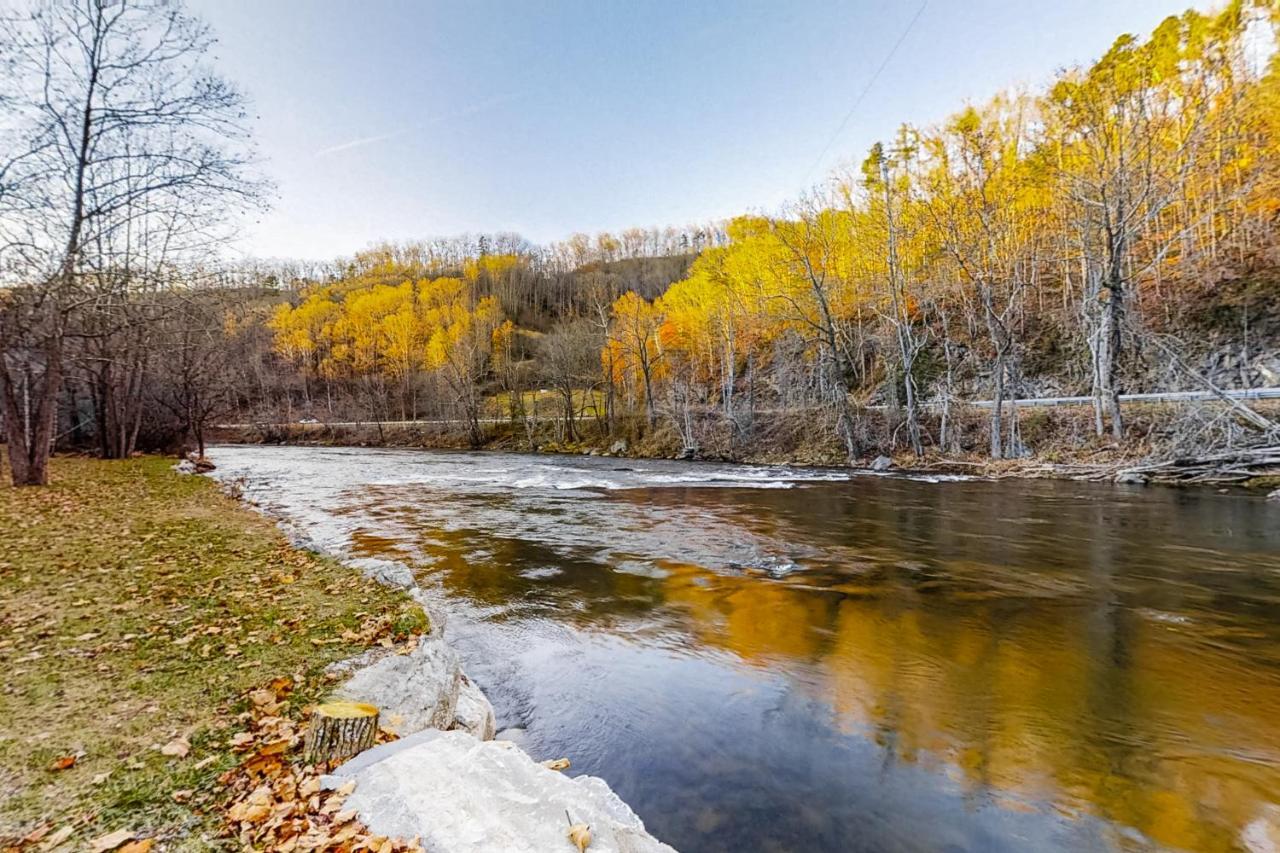 Full Stream Ahead Villa Whittier Luaran gambar